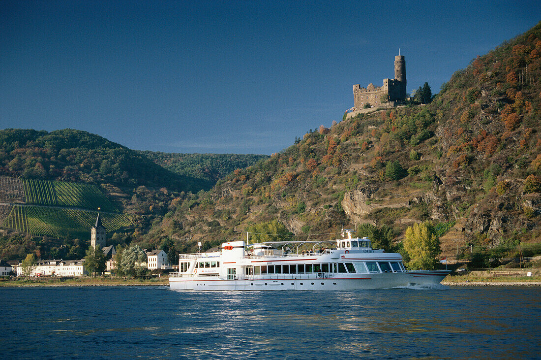 Tourboat before Burg Maus near St. Goarshausen, Rhine, Rhineland Palatinate, Germany