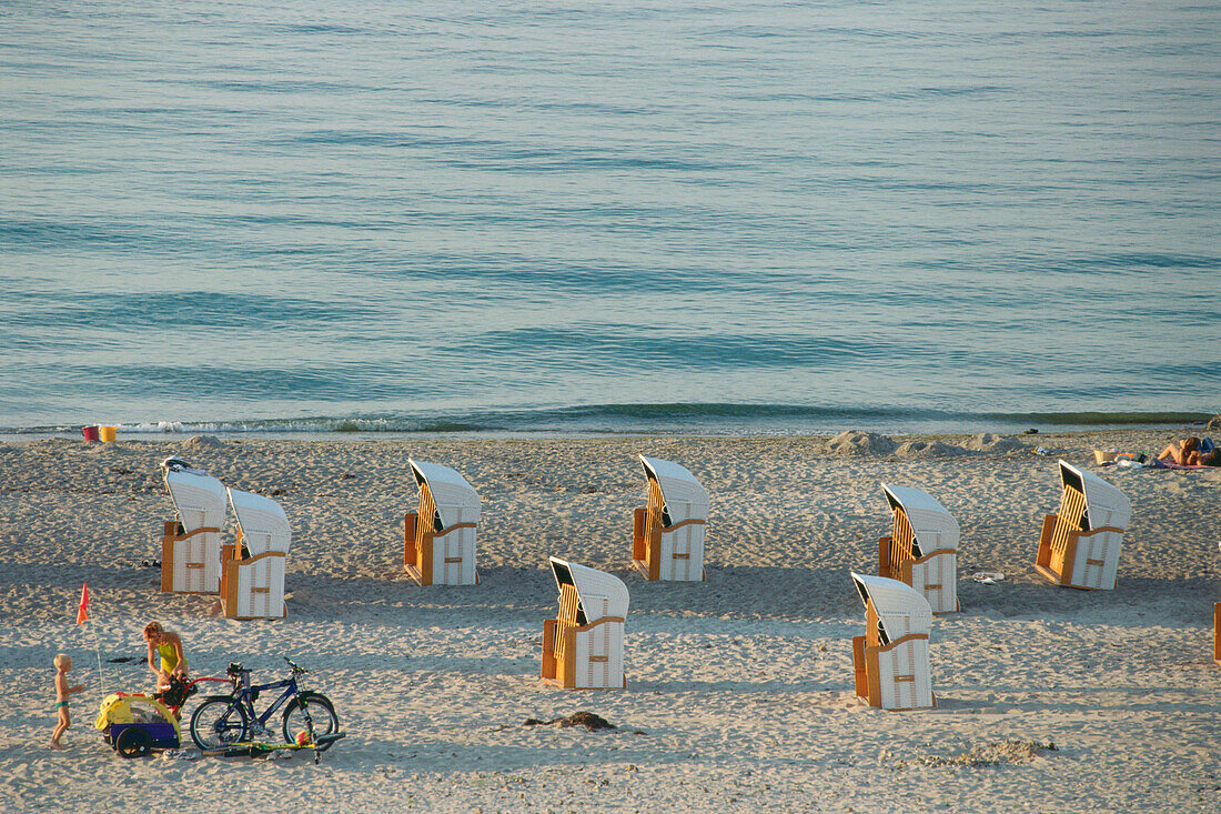 Familie am Strand, Heiligendamm, Mecklenburg, Vorpommern, Deutschland