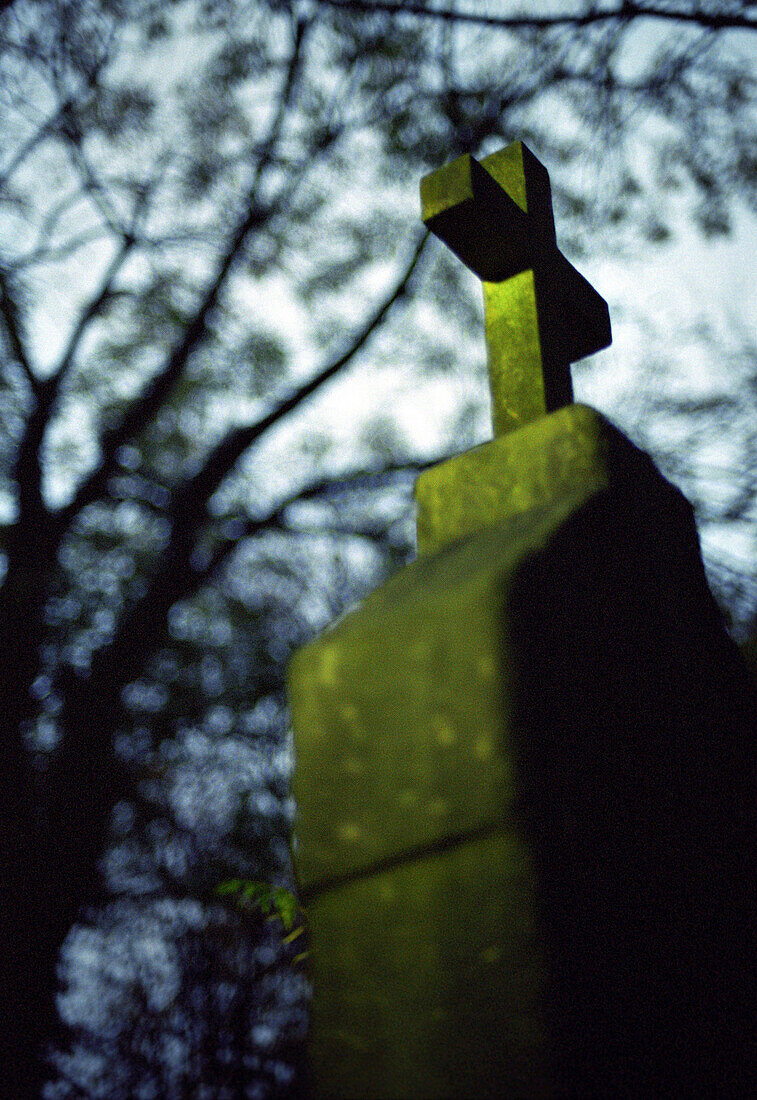 Grabkreuz südfriedhof, münchen, bayern, deutschland