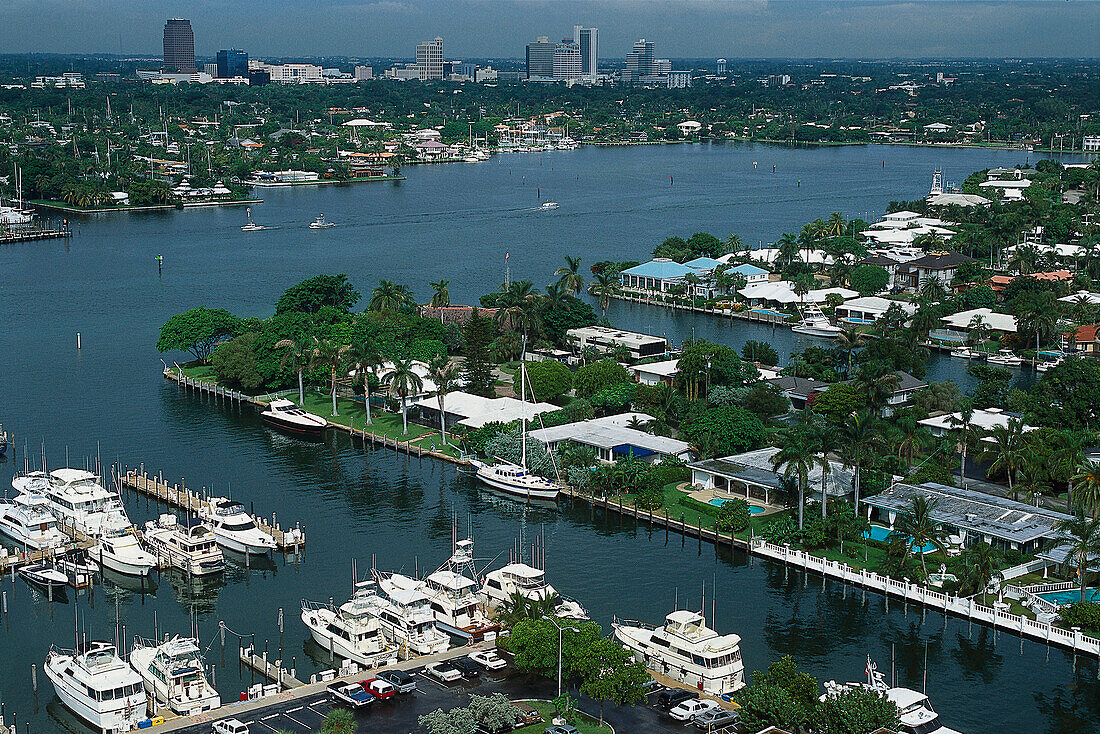 Boote und Ferienhäuser am Kanal, Fort Lauderdale, Florida, USA, Amerika