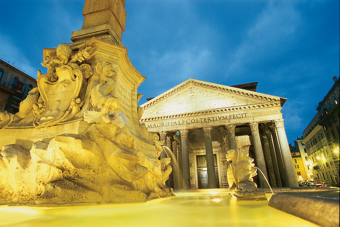 Piazza della Rotonda in the evening athmosphere, Rom, Italy