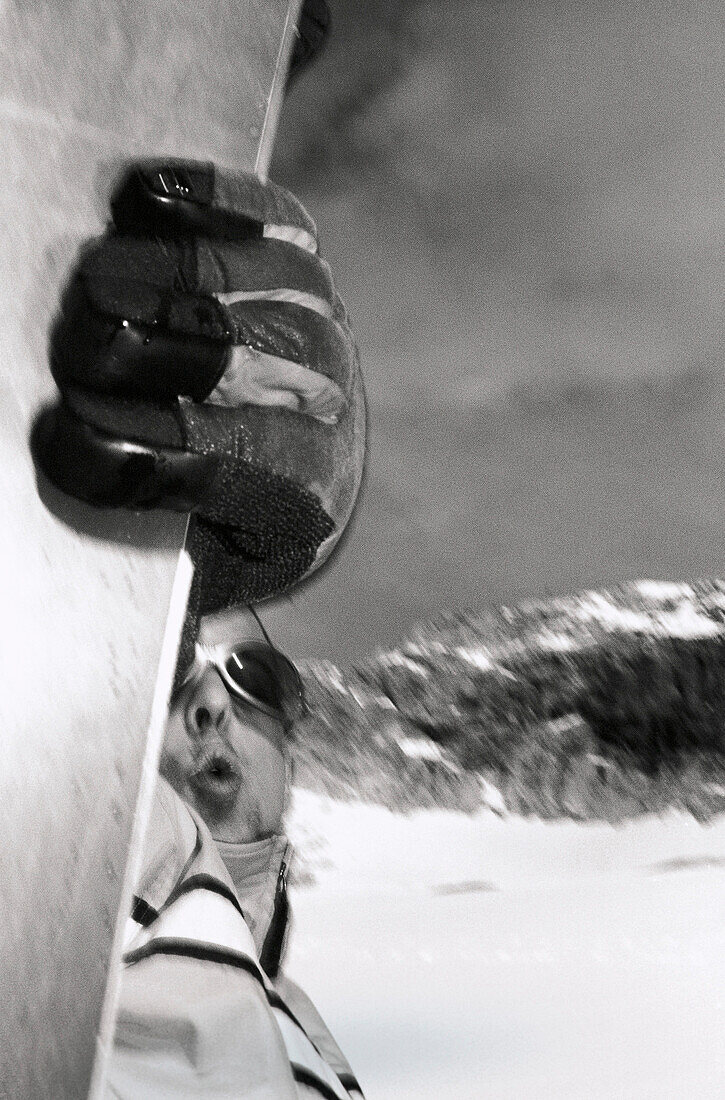 Snowboarder mit Board