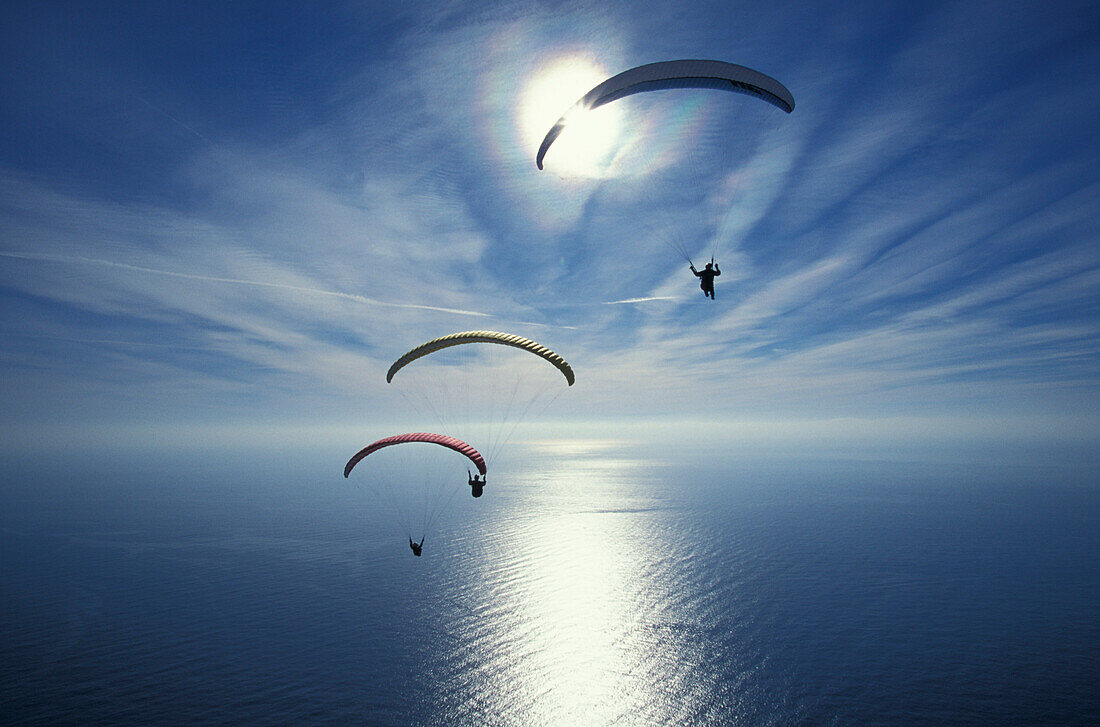 Paragliding über dem Meer, Monte Carlo, Frankreich