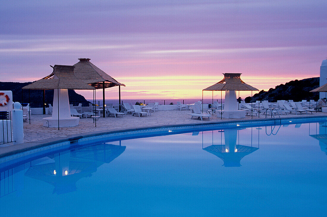 5 star Luxushotel Hacienda Na Xamena bei Sonnenuntergang, San Miguel, Ibiza, Balearen, Spanien