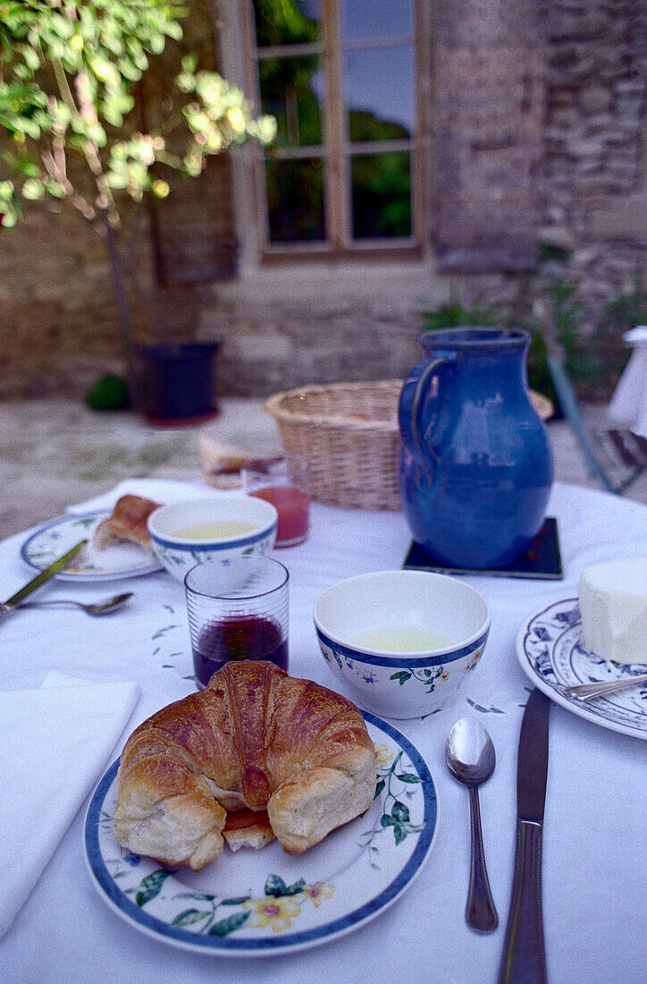 Breakfast, Clérivaux Manor, Chatillon St. Jean Drome-France