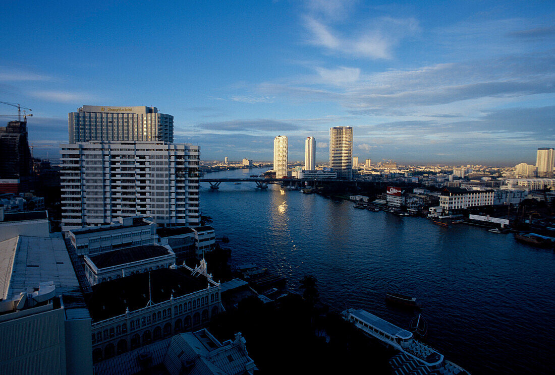 Stadtpanorama v. Hotel Oriental, Mae Nam Chao Phraya Bangkok, Thailand