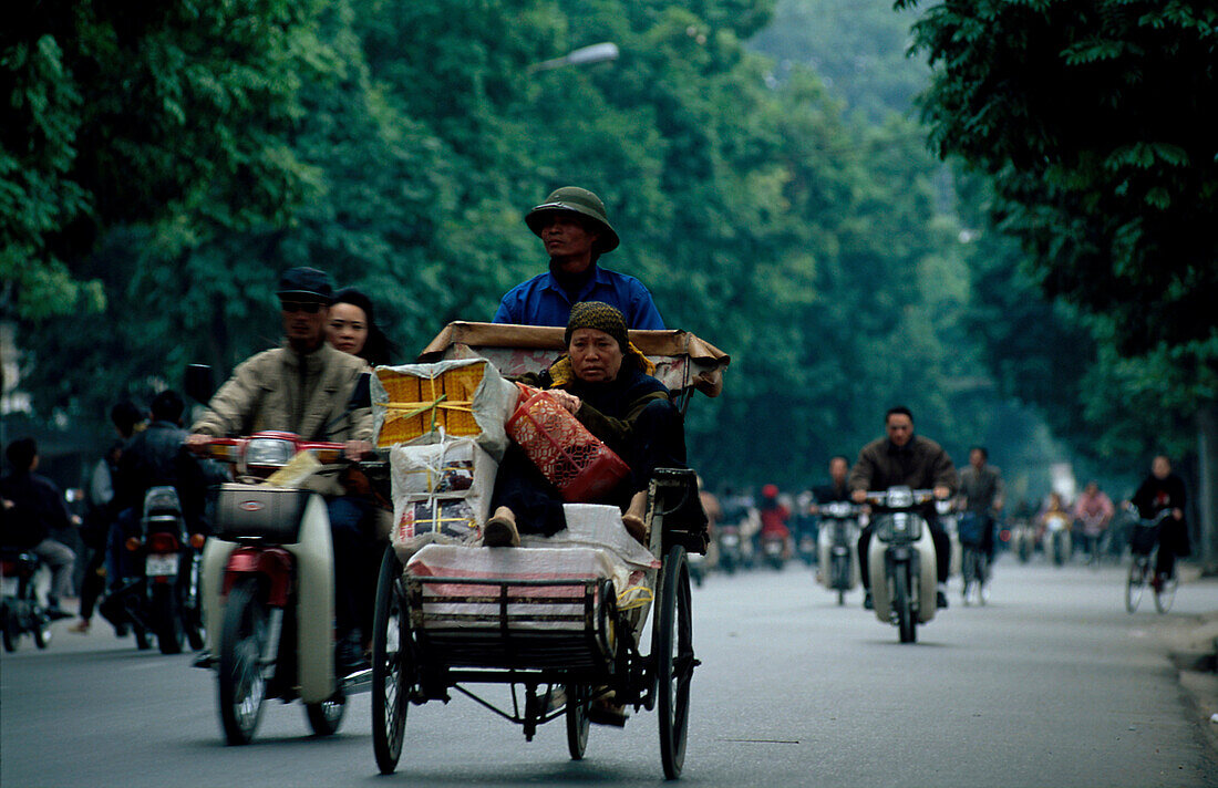Fahrrad-Rikscha, Strassenszene Vietnam