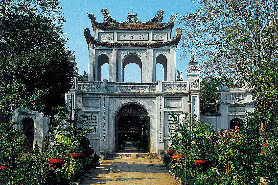 Literature Palace, entrance of a temple, Hanoi, Vietnam, Asia