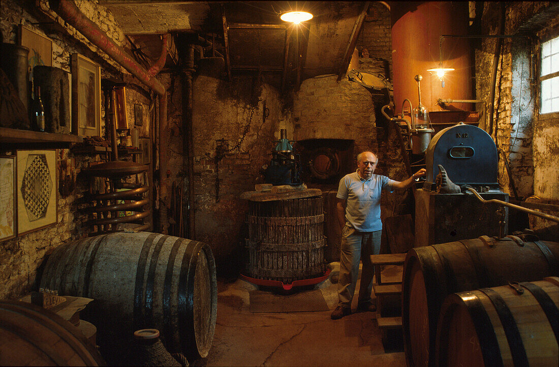 Romano Levi, Grappa Wirt, Destillerie, Néive Langh, Italien