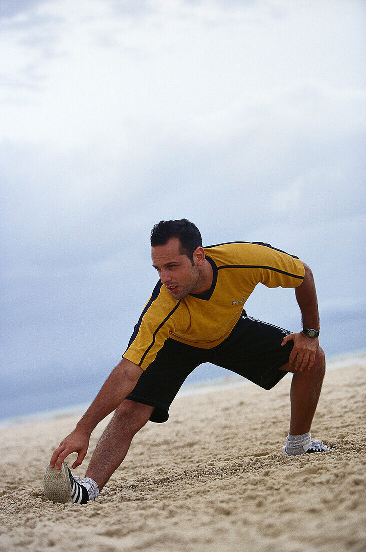 Mann beim Aufwärmen, Jogging, Fitness