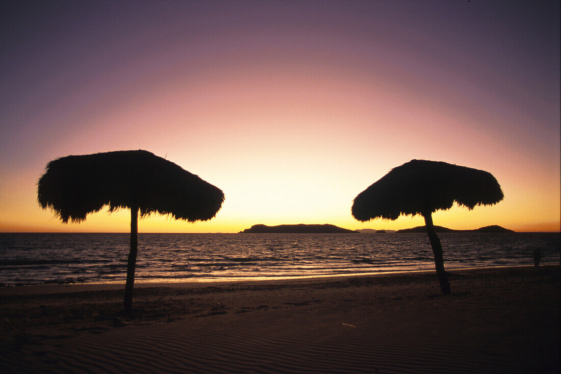 Sonnenuntergang Sonora Bay, Guaymas, Mexiko