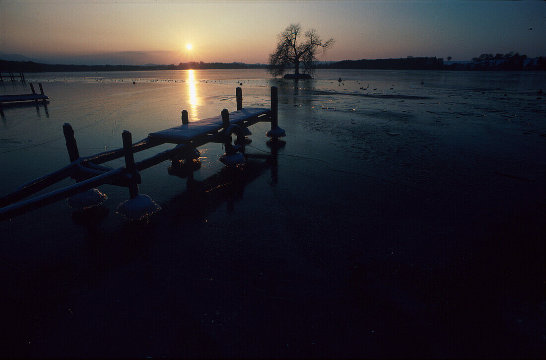 Zugefrorener See, Chiemsee Bayern, Deutschland