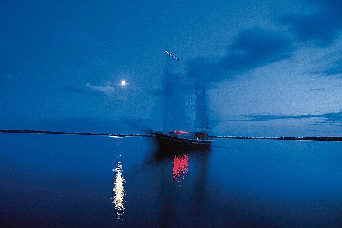 Sailing ship by night, Havet, Danmark