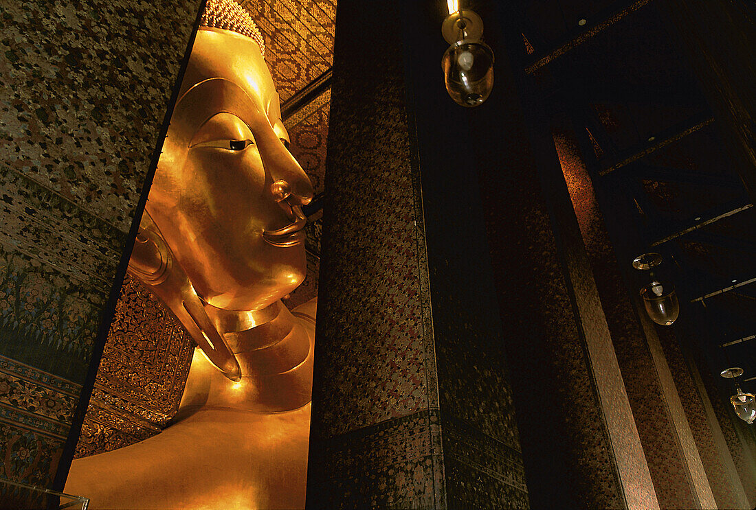 Liegende Buddhastatue im Wat Pho Tempel, Bangkok, Thailand, Asien