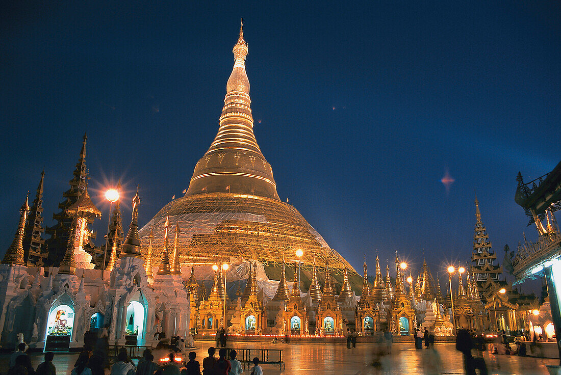 Shwedagon Pagode bei Nacht, Yangon, Rangun, Myanmar, Burma, Asien