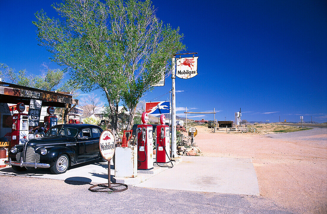 Vintage car at a filling station, Hackberry, Route 66, Arizona USA, America