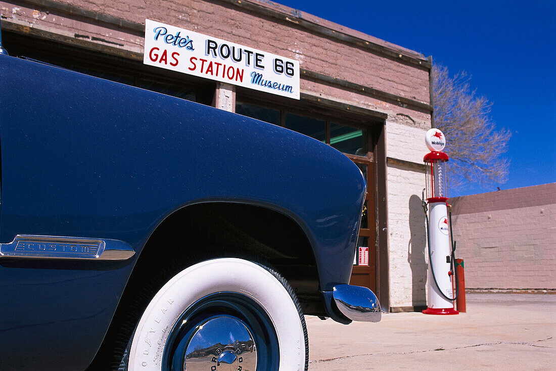 Vintage car at a filling station, Williams, Route 66, Arizona USA, America
