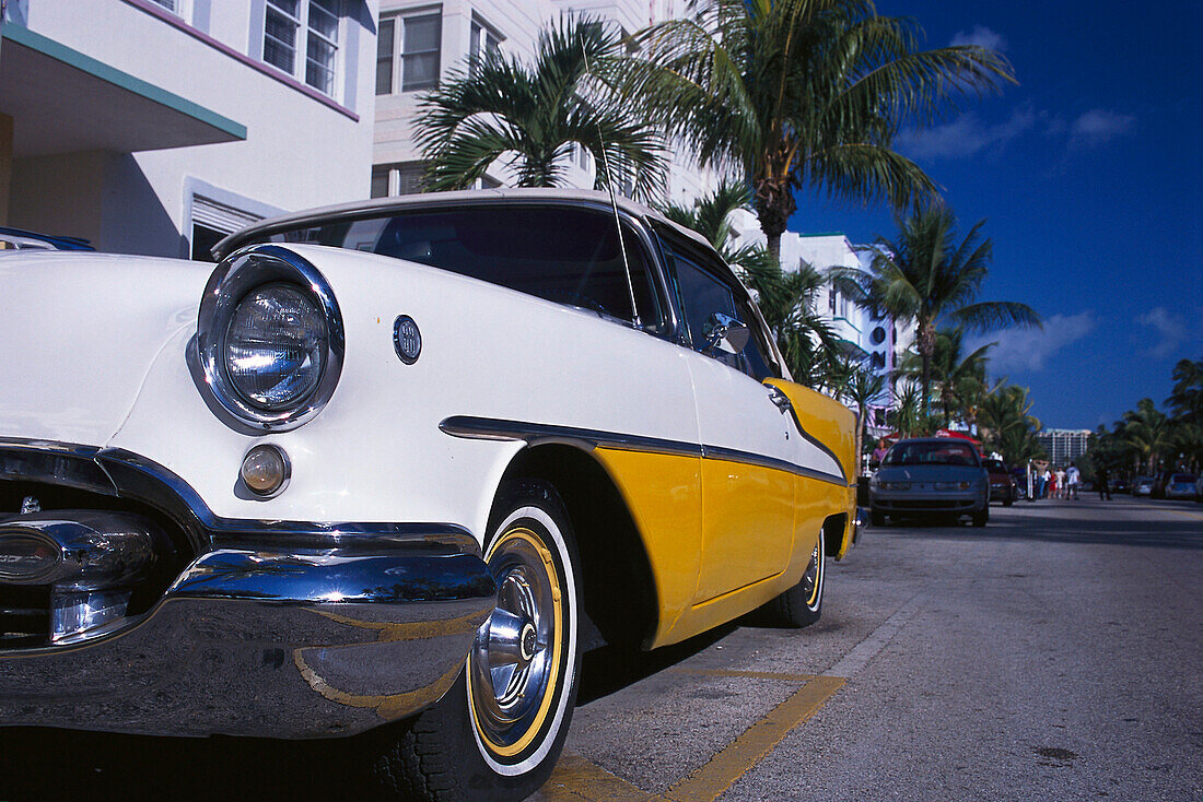 Vintage car, Ocean Drive, Miami Beach, Miami, Florida, USA