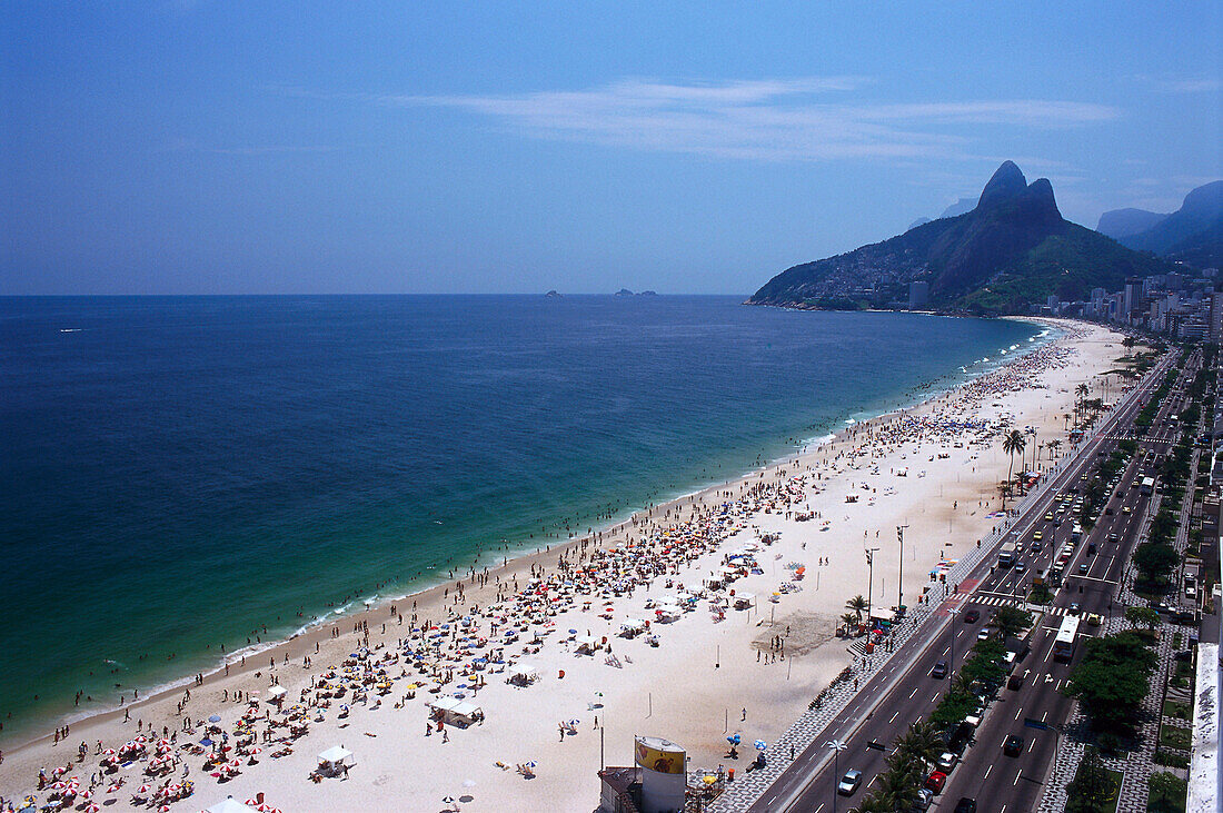 Blick von oben auf Ipanema Strand und Strassen, Rio de Janeiro, Brasilien, Südamerika, Amerika