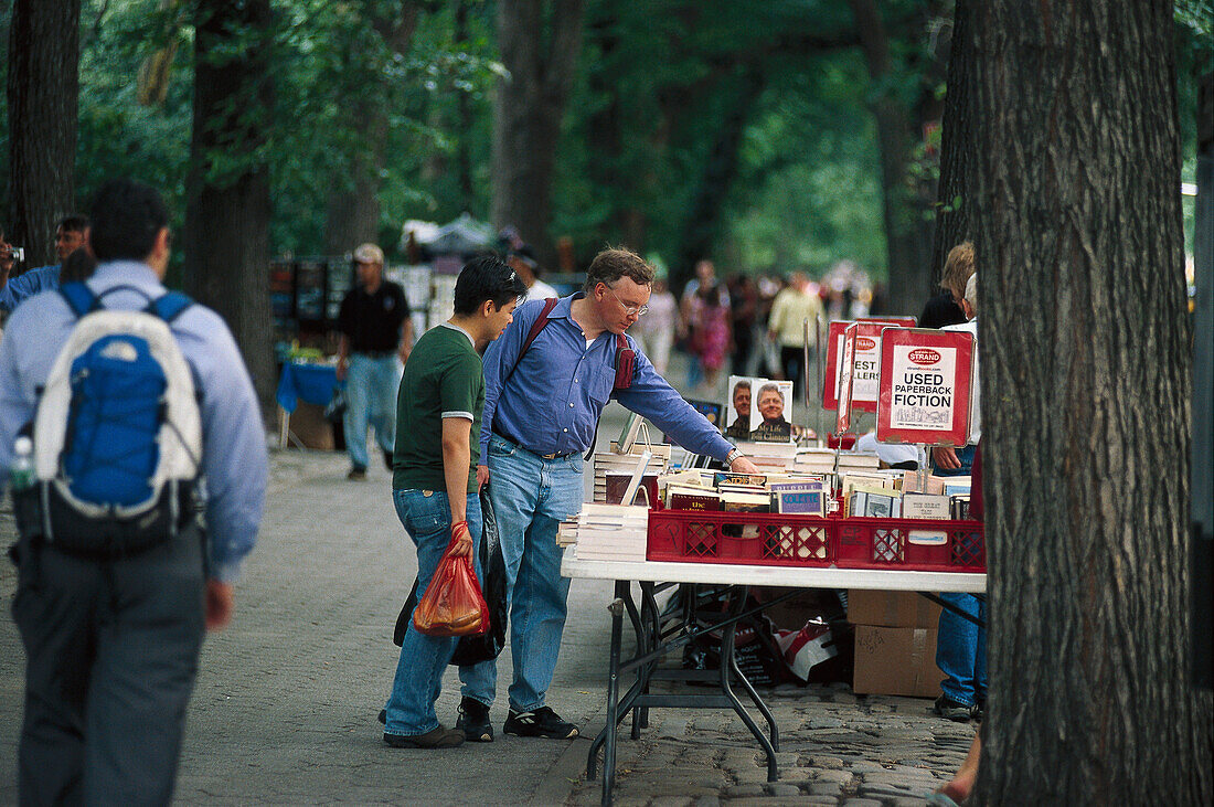 Book Stalls, Central Park, Manhattan, New York, USA