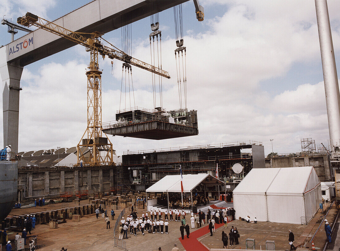 Keel laying ceremony, Queen Mary 2, Shipyard in Saint-Nazaire, France, Buch S. 8/9