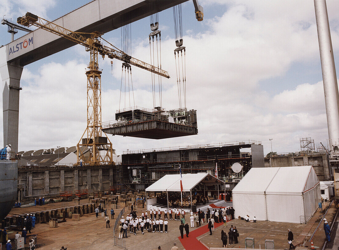 Kiellegungszeremonie, Queen Mary 2, Werft in Saint-Nazaire, Frankreich, Buch S. 8/9