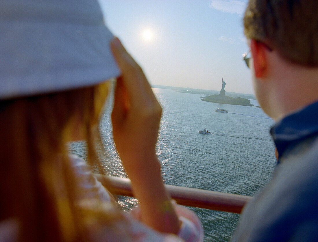 Passengers looking to Statue of Liberty, Queen Mary, New York City, USA