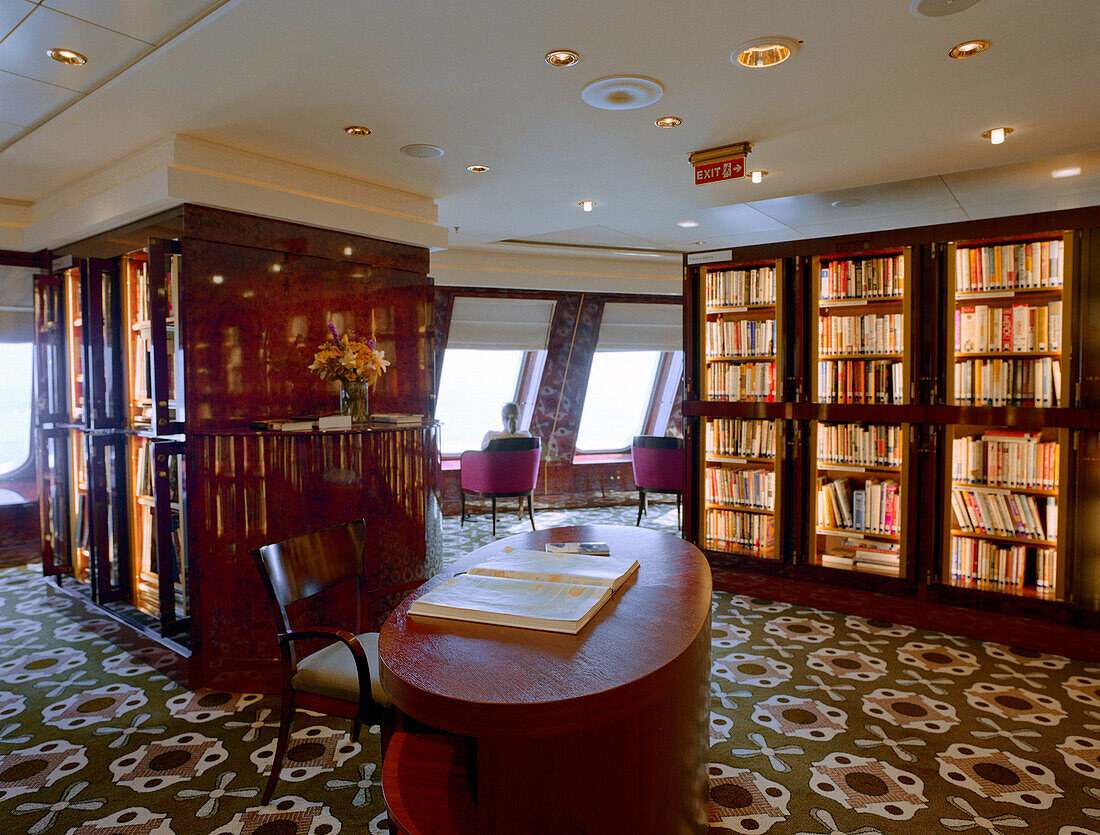 Ship library, Queen Mary 2