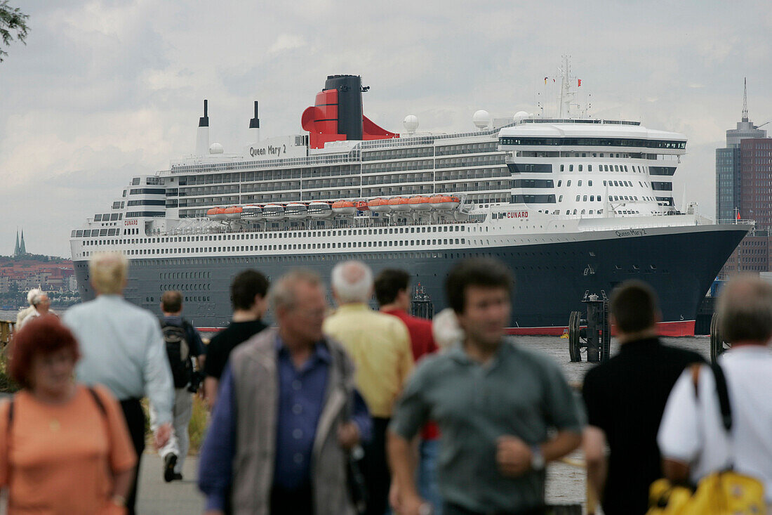 Queen Mary 2, Harbour Hamburg, Hamburg Germany