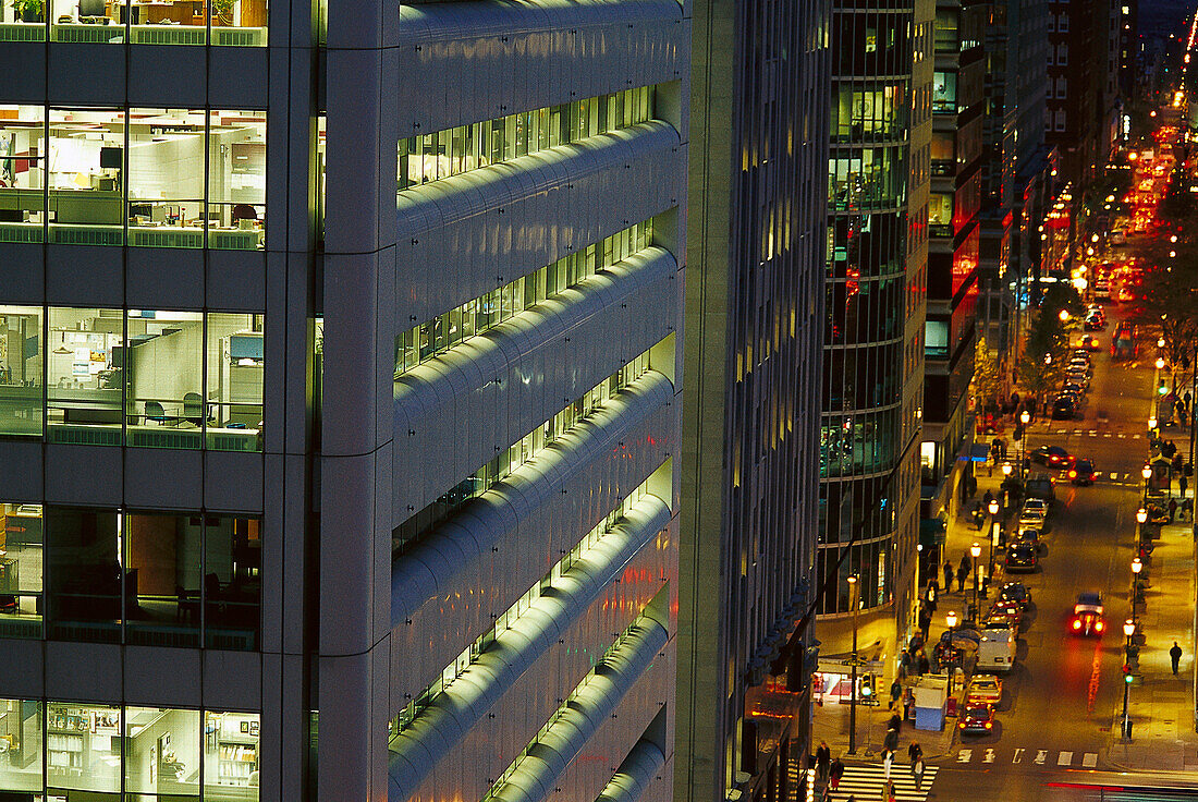 Bürogebäude, Philadelphia bei Nacht, Pennsylvania, USA