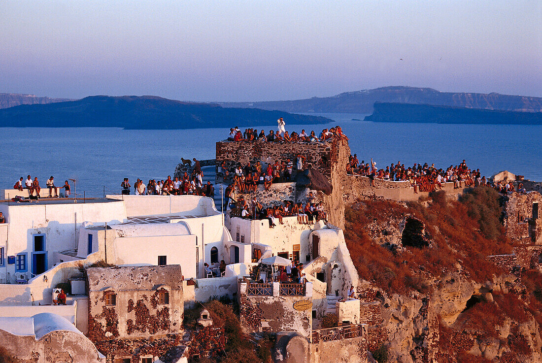 Tourists looking at the sunset, Kastro, Oia, Santorin, Cyclades, Greece, Europe