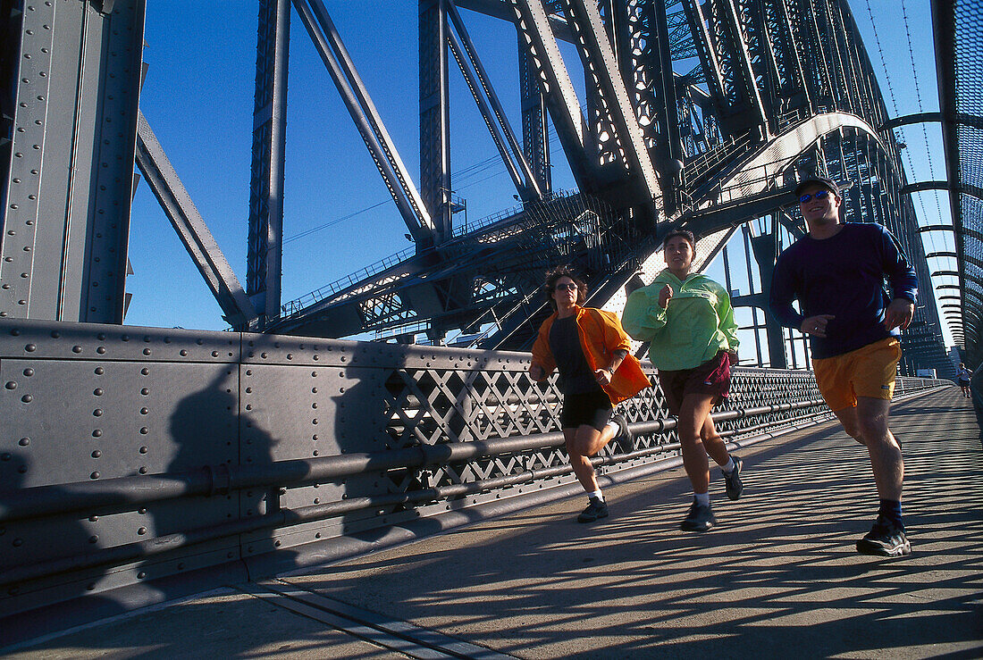 Jogger auf der Habour Bridge, Sydney , NSW Australien