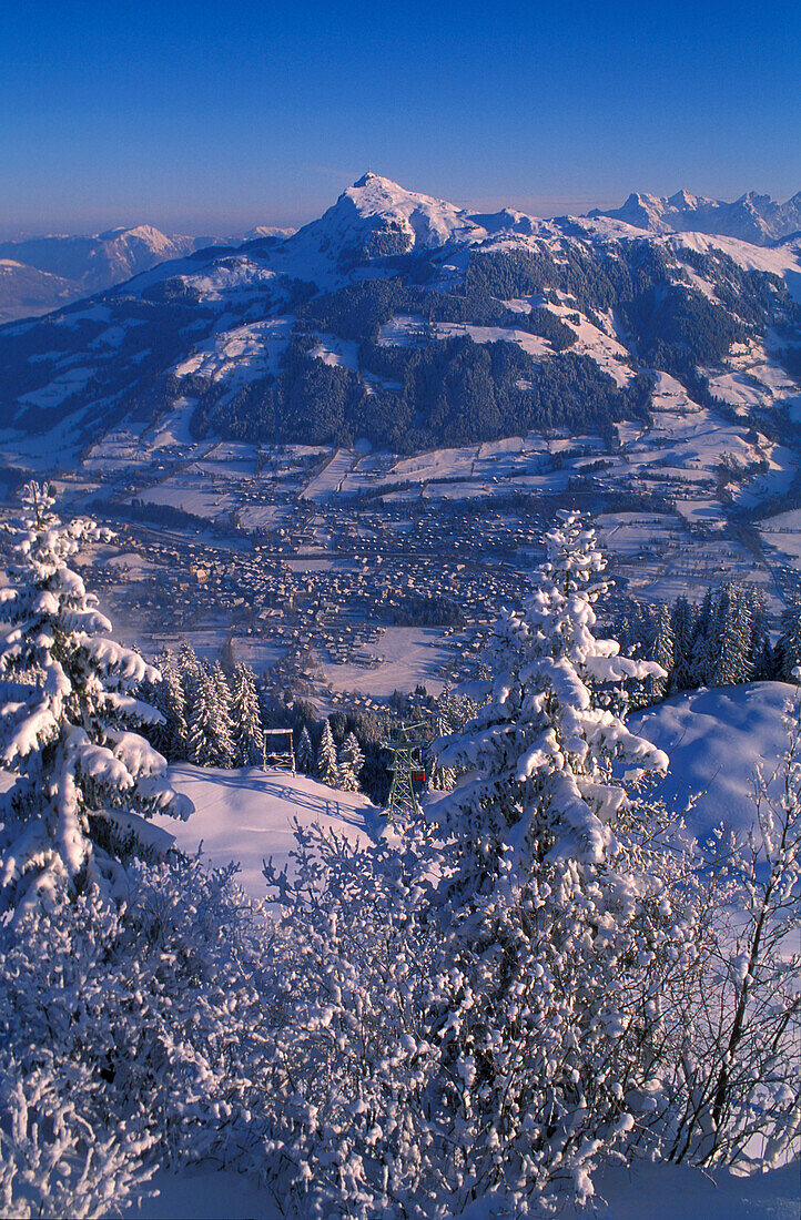 Skigebiet Kitzbühel, Blick auf Hahnenkamm-Bergstation Austria