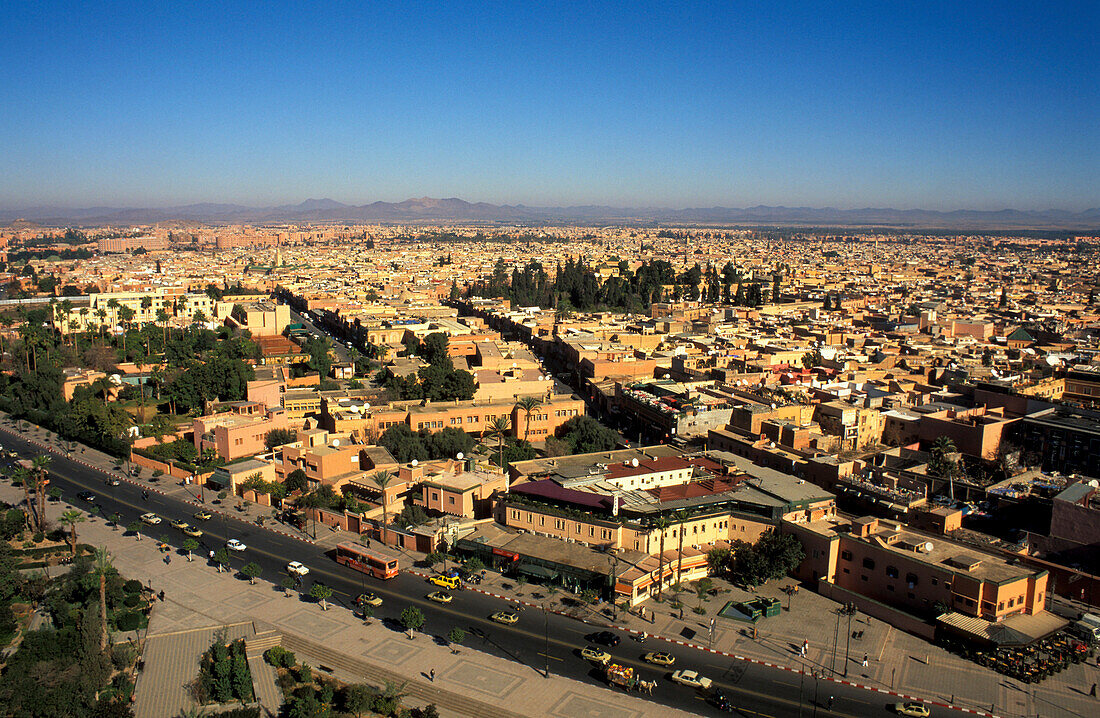 Blick von Koutoubia Moschee auf die Stadt, Marrakesch, Marokko