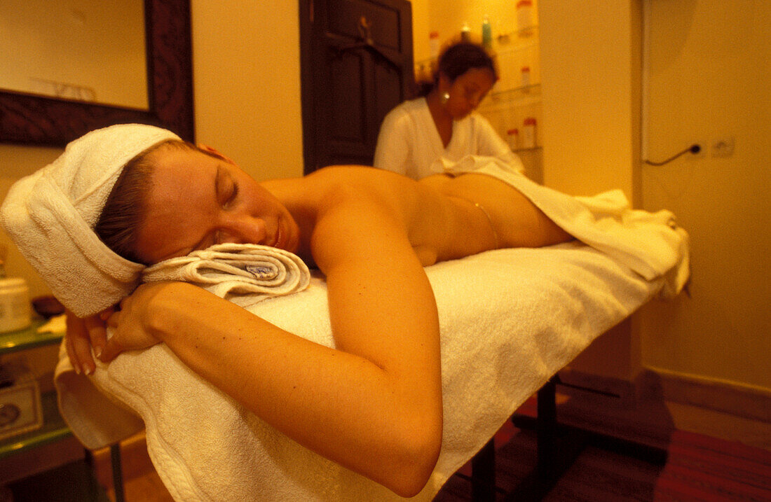 Woman is getting a massage, Hammam La Maison Arabe, Marrakesh, Morocco, Africa