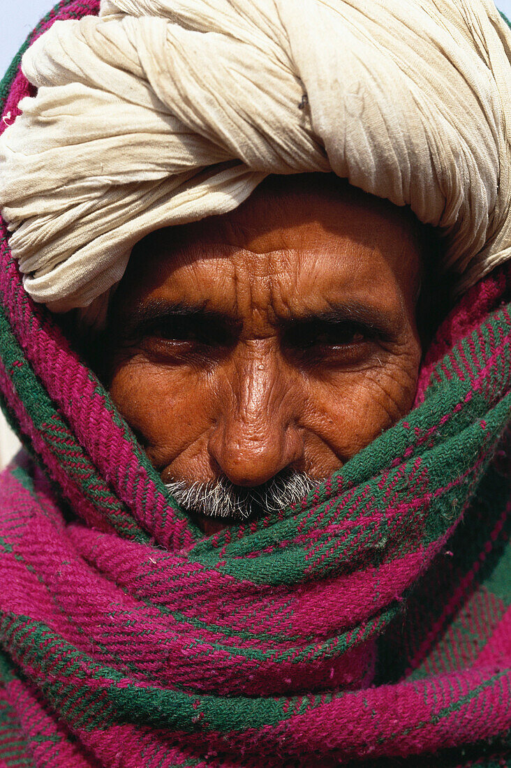 Old man with turban, Rajasthan, India, Asia