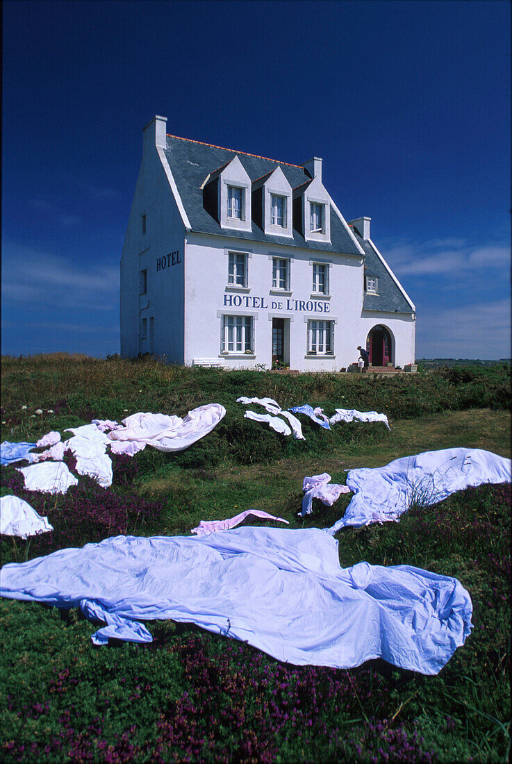Laundry drying in front of the Hotel de l'Iroise in the sunlight, Pointe de l'Iroise-Pointe du Raz, Brittany, France, Europe