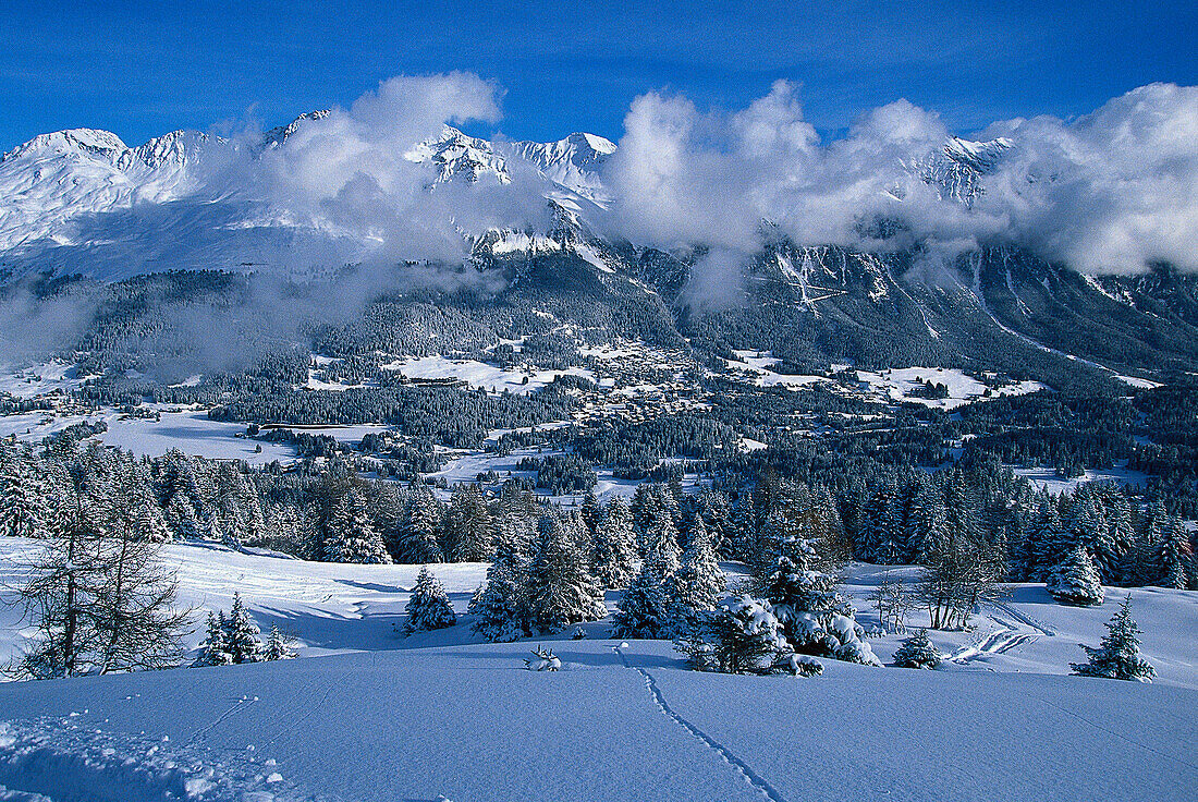 Bergpanorama und Winterlandschaft, Lenzerheide, Graubünden, Schweiz