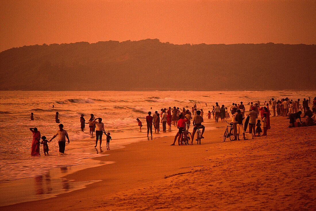 Sonnenuntergang, Touristen, Calangute Beach Goa, Indien