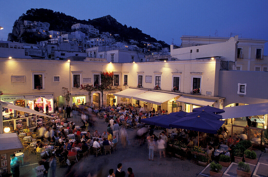 People dining in restaurants in the town square, Piazetta Umberto I, City of Capri, Capri, Italy