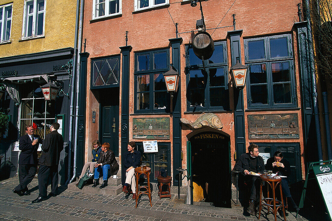 Pub in Nyhavn, Copenhagen Denmark – License image – 70012612 lookphotos