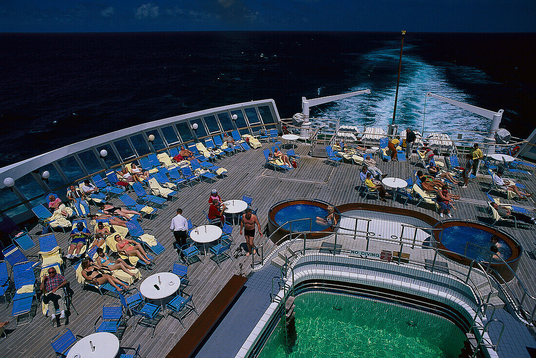 Blick auf Deck, Heck der Queen Elizabeth II