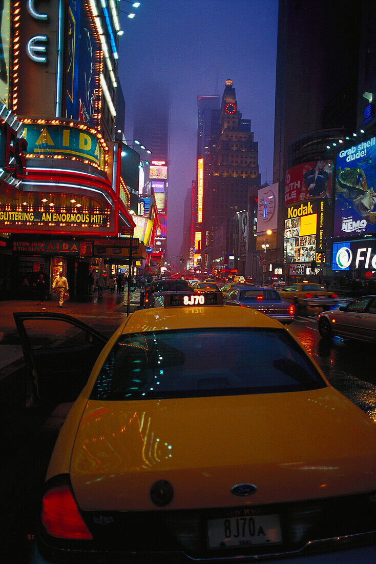 Cab, Times Square, Downtown Manhatten New York, USA