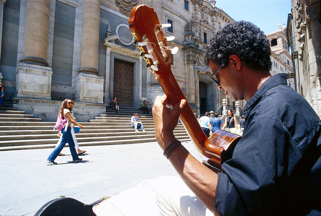 Guitarplayer, Casa de las Conchas, Salamanca, Castilla Spain