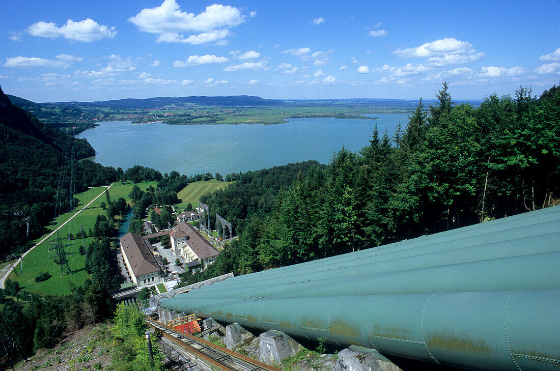 Blick auf Walchensee Wasserkraftwerk, Kochelsee, Bayern, Deutschland, Europa