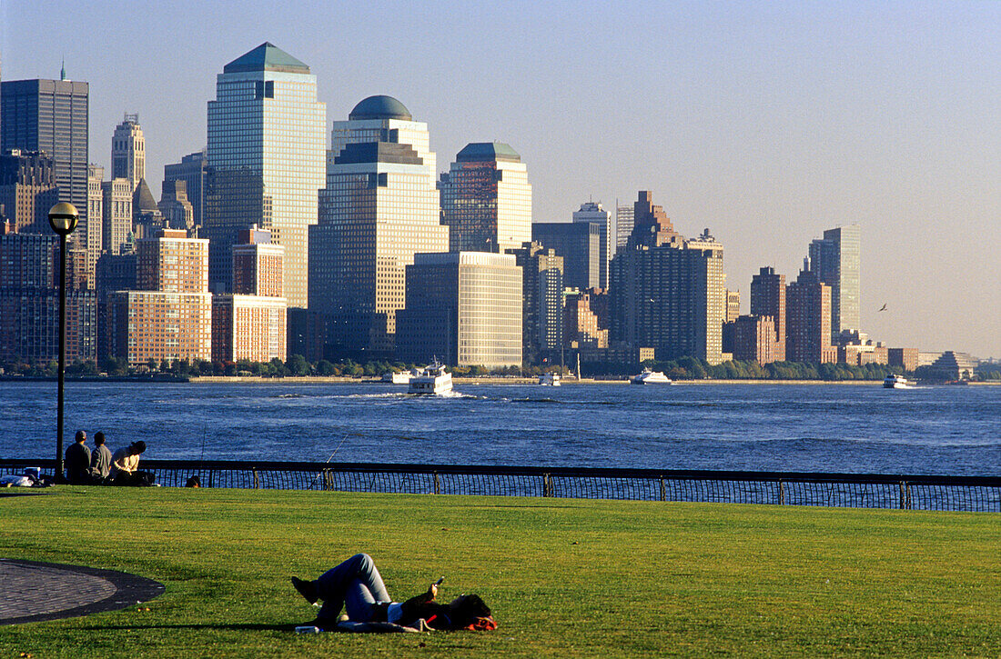 People relaxing on the banks of Hudson River, Manhattan, New York, USA, America