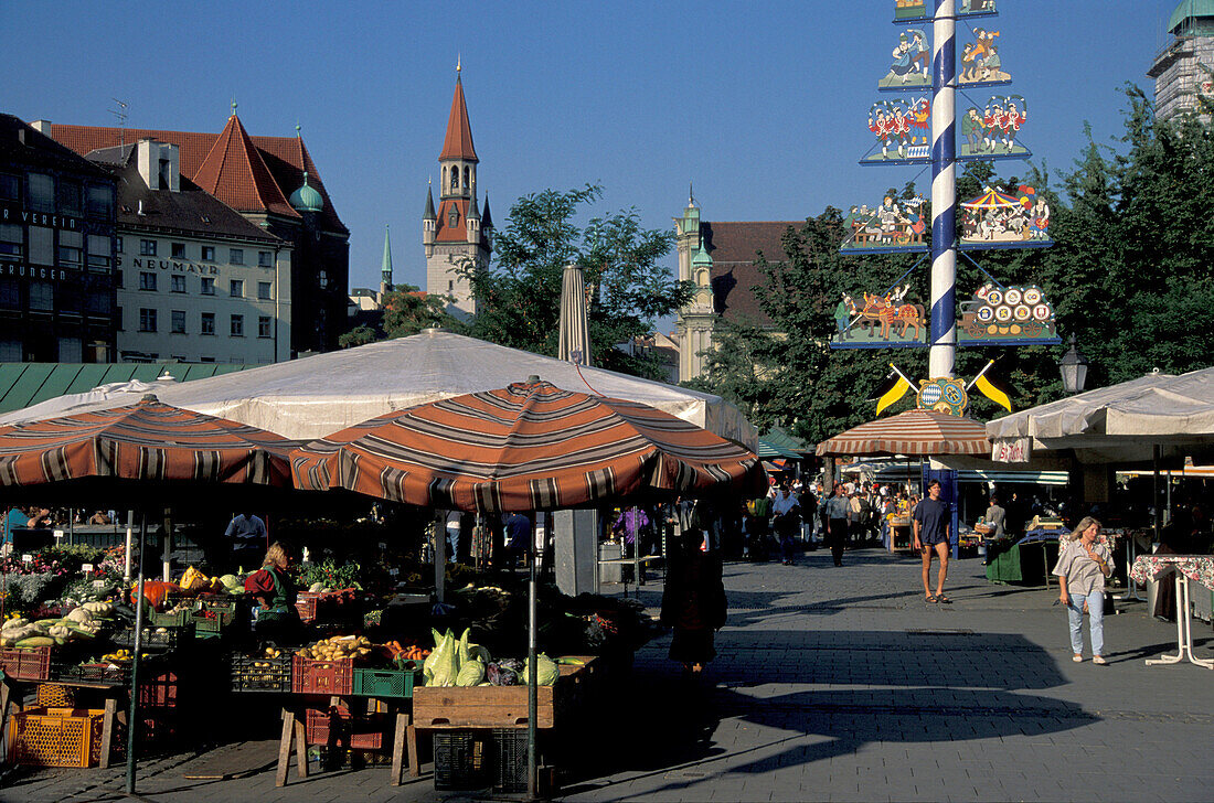 People at the Viktualienmarkt in the sunlight, Munich, Bavaria, Germany, Europe