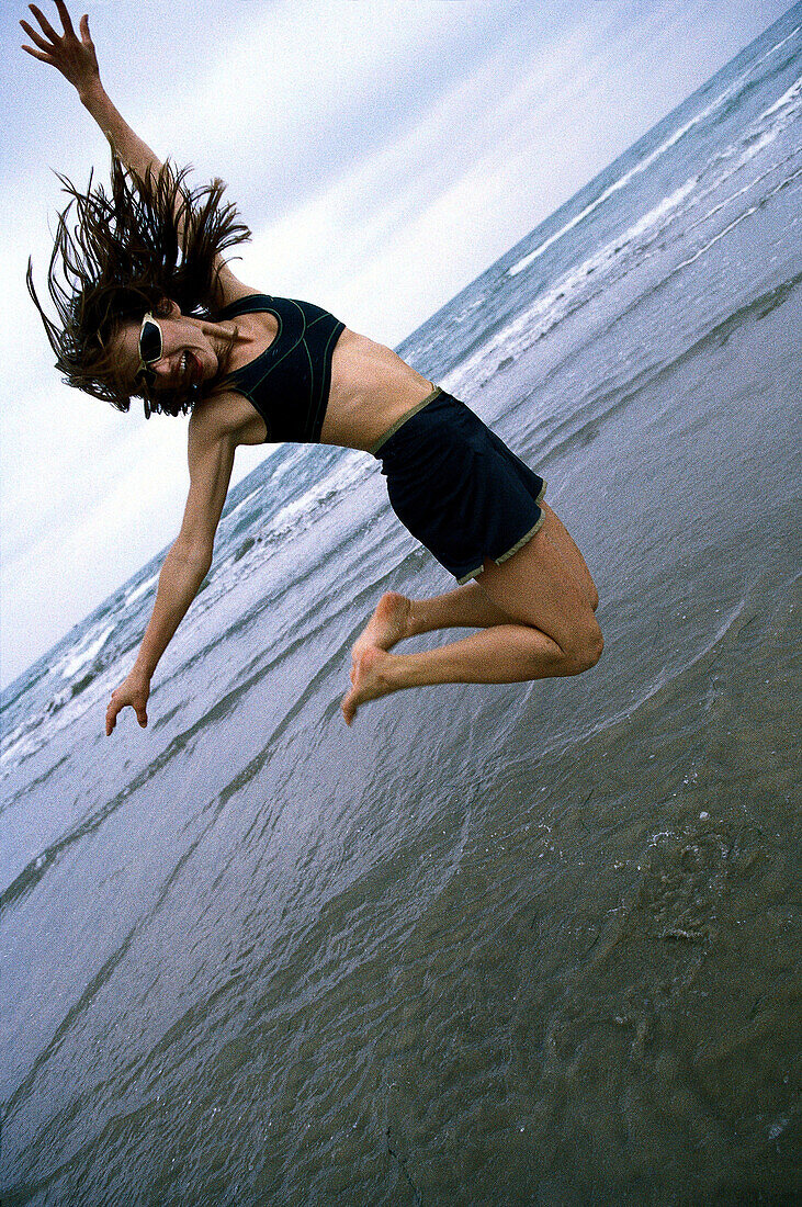 Frau am Strand, Sprung