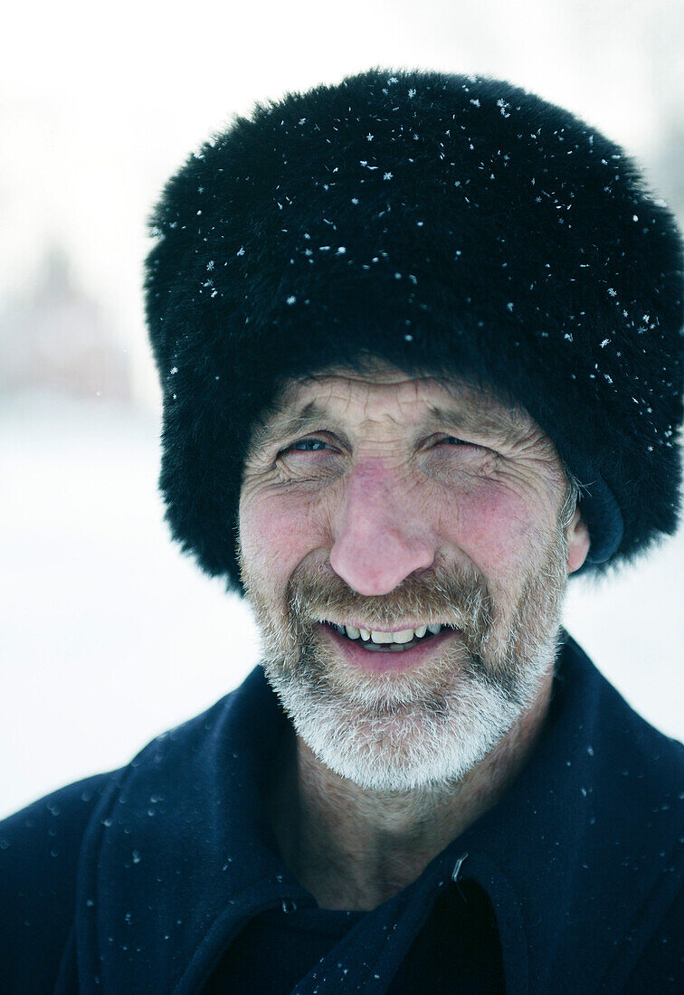 Mature man wearing a fur hat, Omsk, Siberia