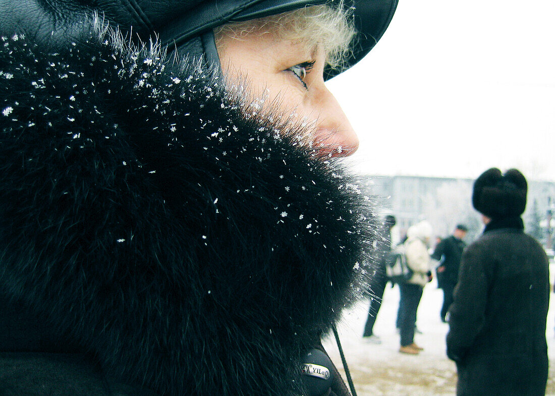 Profil einer Frau im Pelzmantel, Omsk, Sibirien